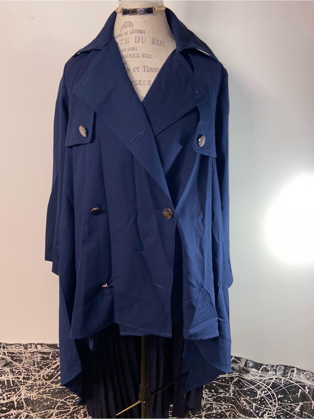 Classic Navy Double-Breasted Trench Coat - Timeless Layering -size 38 large -xl